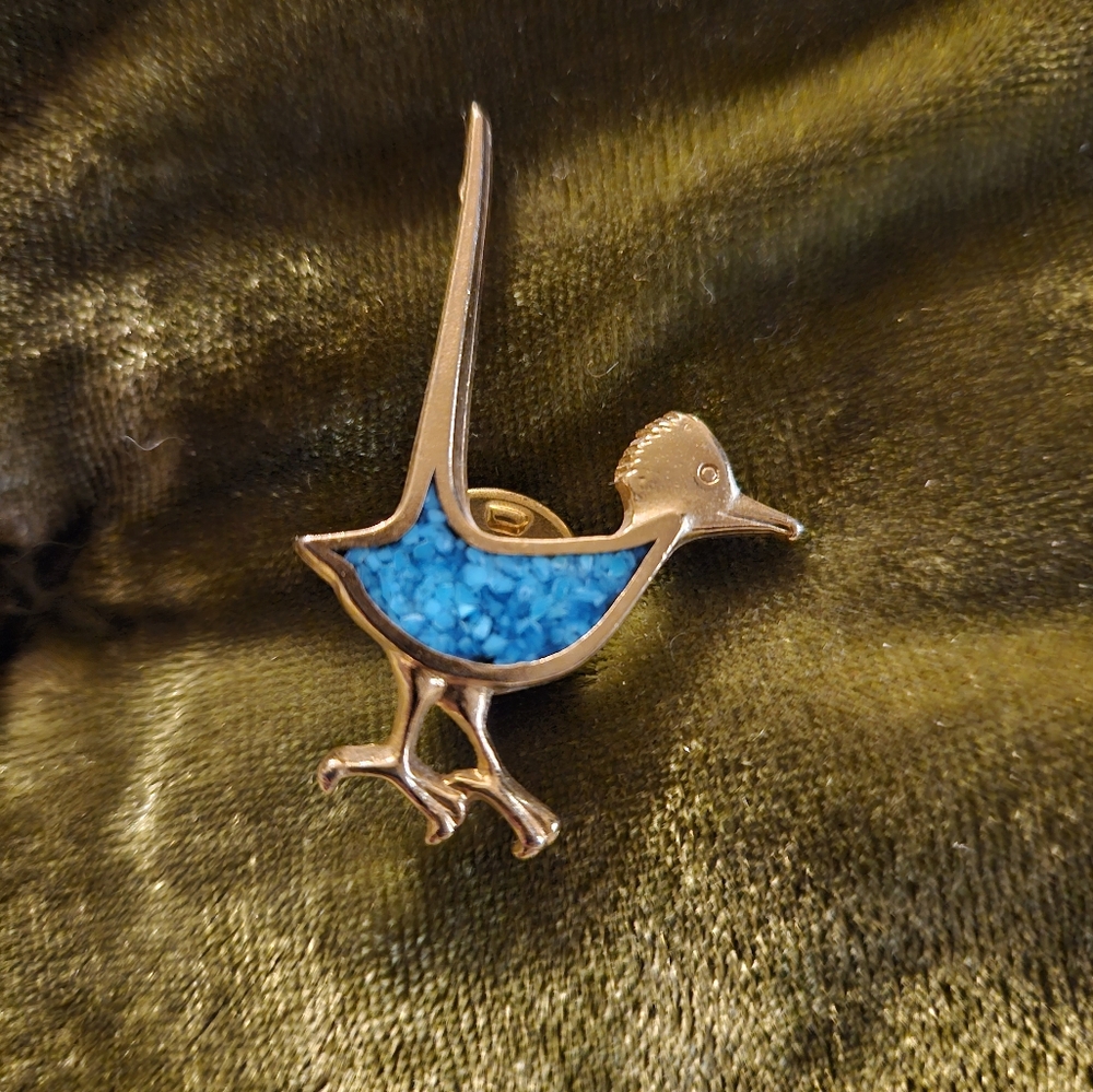 Small vintage pin